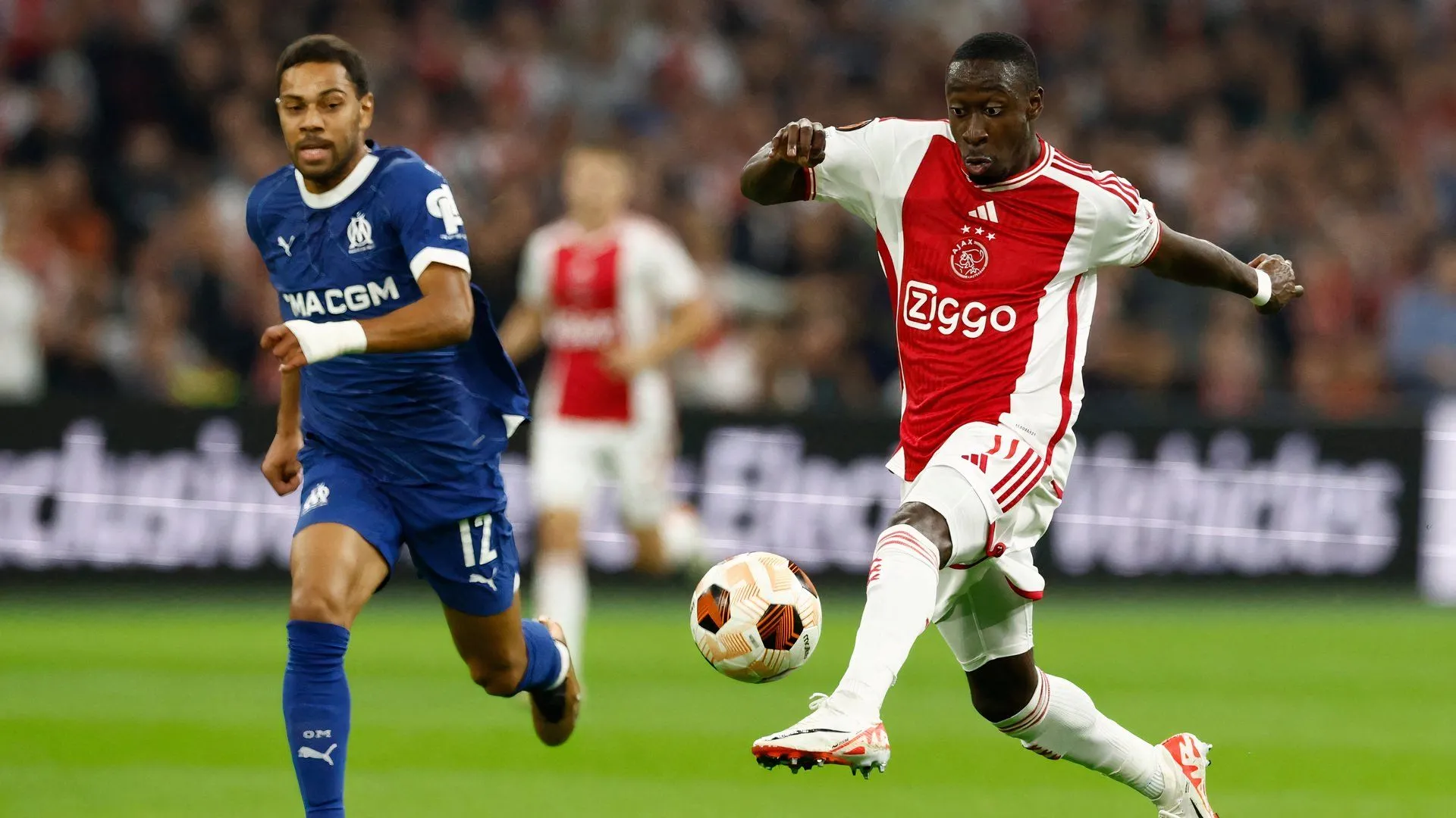 Carlos Forbs trong màu áo Ajax, nơi anh chưa thể hiện được nhiều tiềm năng như kỳ vọng dù được đầu tư lớn