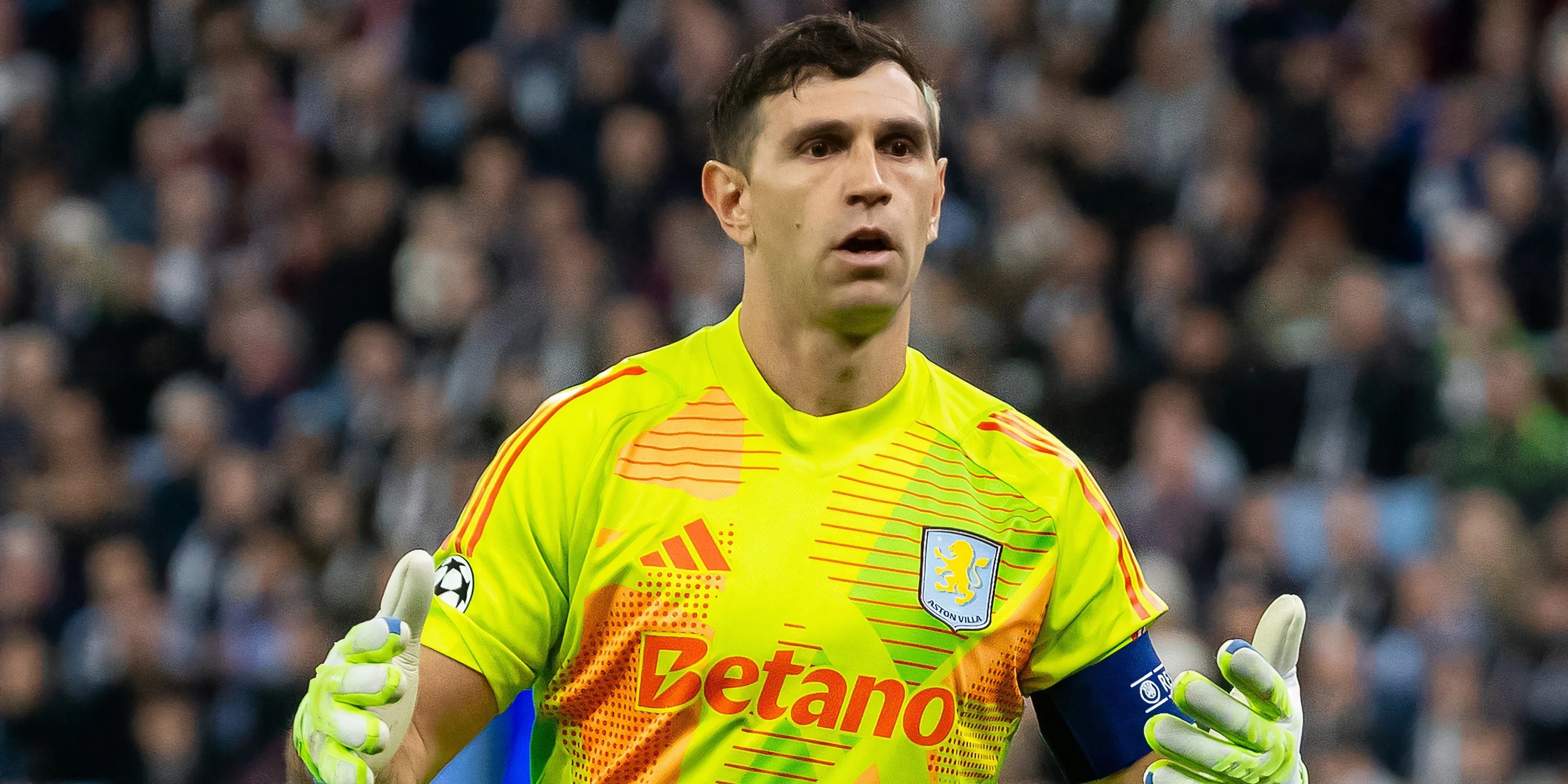 Emiliano Martinez đang thi đấu cho Aston Villa, thủ môn trị giá khoảng 40 triệu bảng trên thị trường chuyển nhượng.