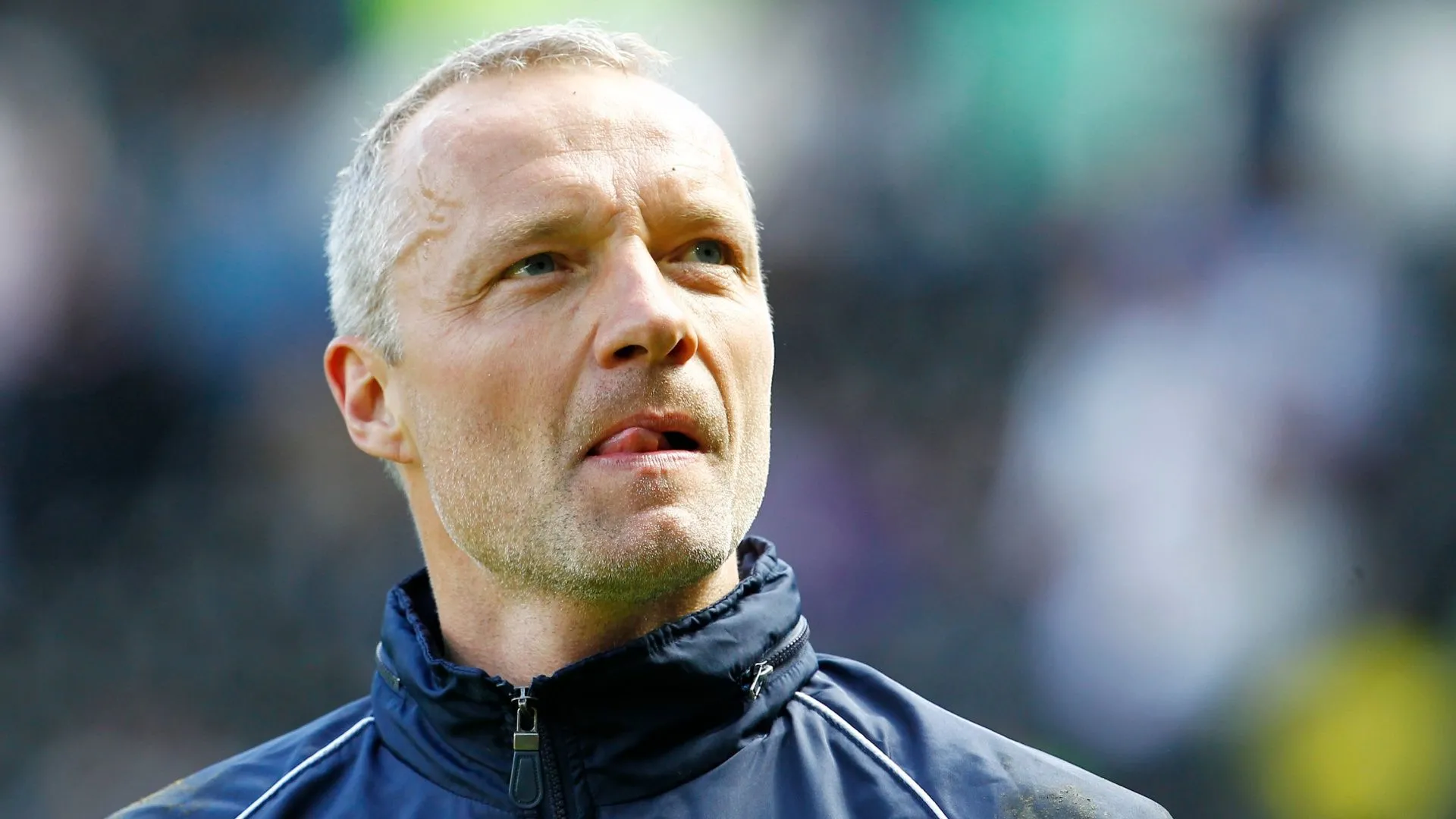 Maik Taylor, thủ môn giàu kinh nghiệm của Birmingham City, thể hiện sự tập trung và tố chất lãnh đạo