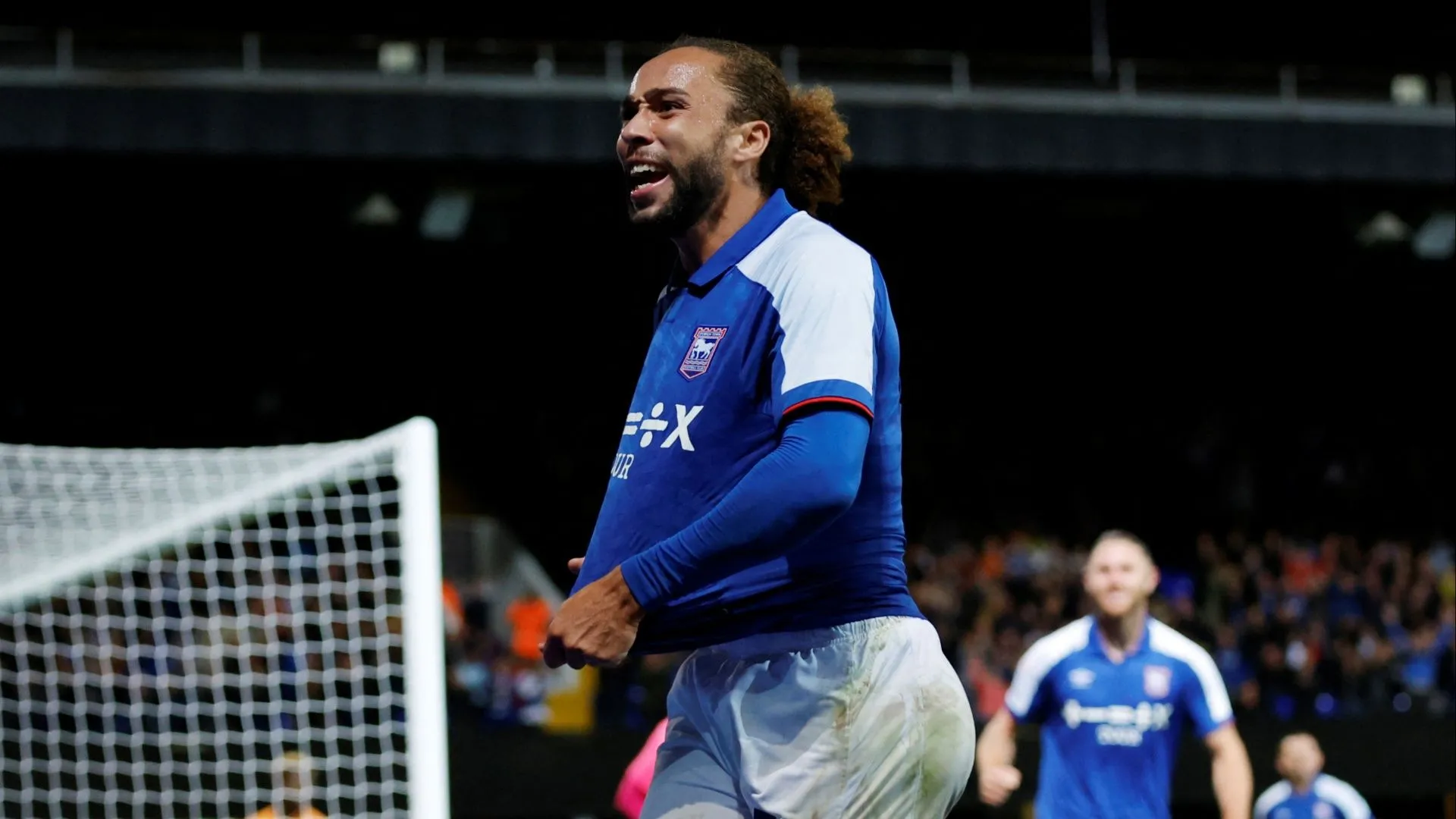 Cầu thủ chạy cánh Marcus Harness, tân binh của Huddersfield Town