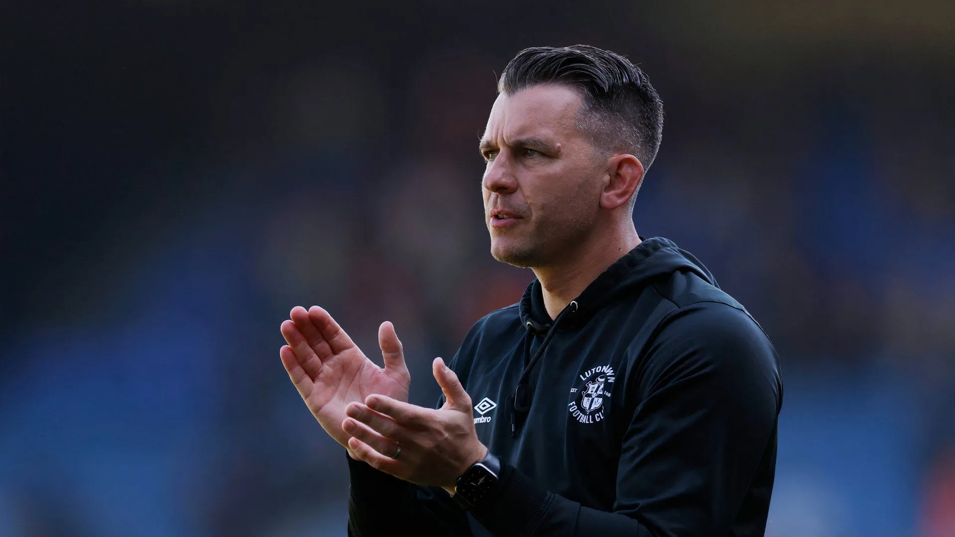 Huấn luyện viên Matt Bloomfield - người được nhắc đến liên quan đến Luton Town