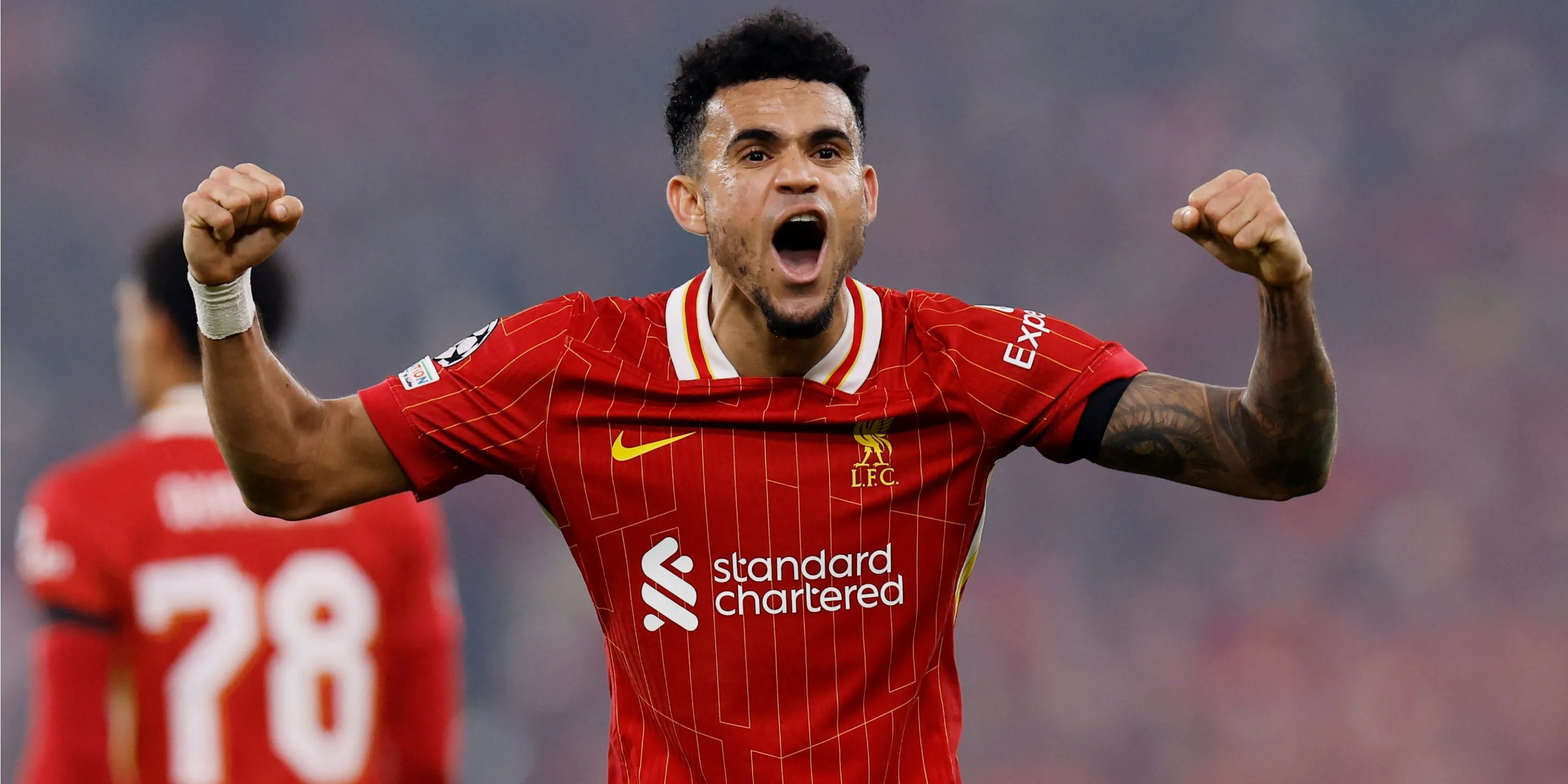Luis Diaz thi đấu cho Liverpool giữa những tin đồn về mức giá chuyển nhượng cao.