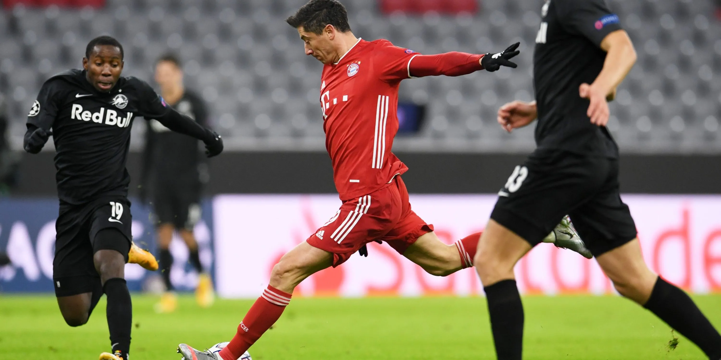 Robert Lewandowski trong màu áo Bayern Munich, người ghi 55 bàn mùa 2019/2020