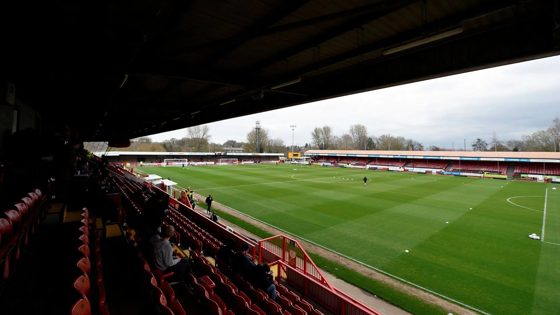 Sân Broadfield Stadium, sân nhà của Crawley Town, đội bóng được kỳ vọng mang lối chơi đầy sáng tạo tại League Two mùa tới.