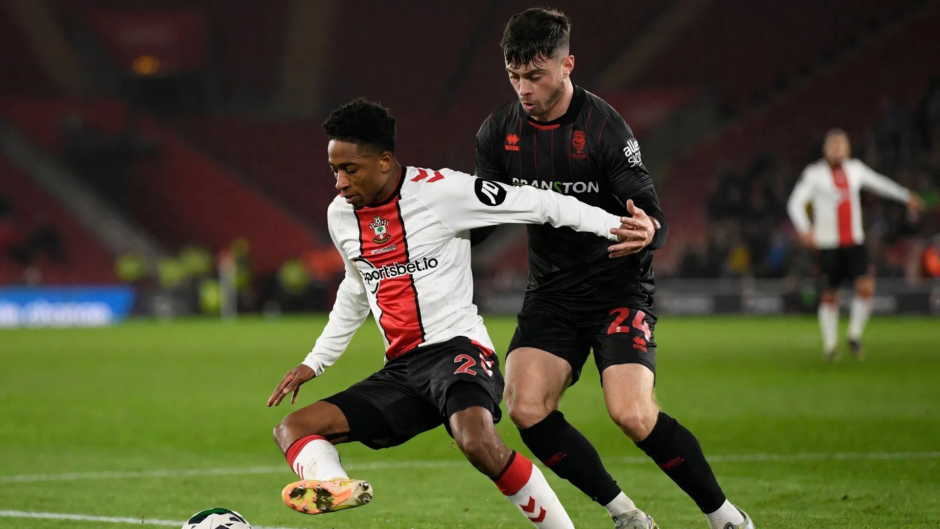 Sean Roughan của Lincoln City sắp hết hợp đồng