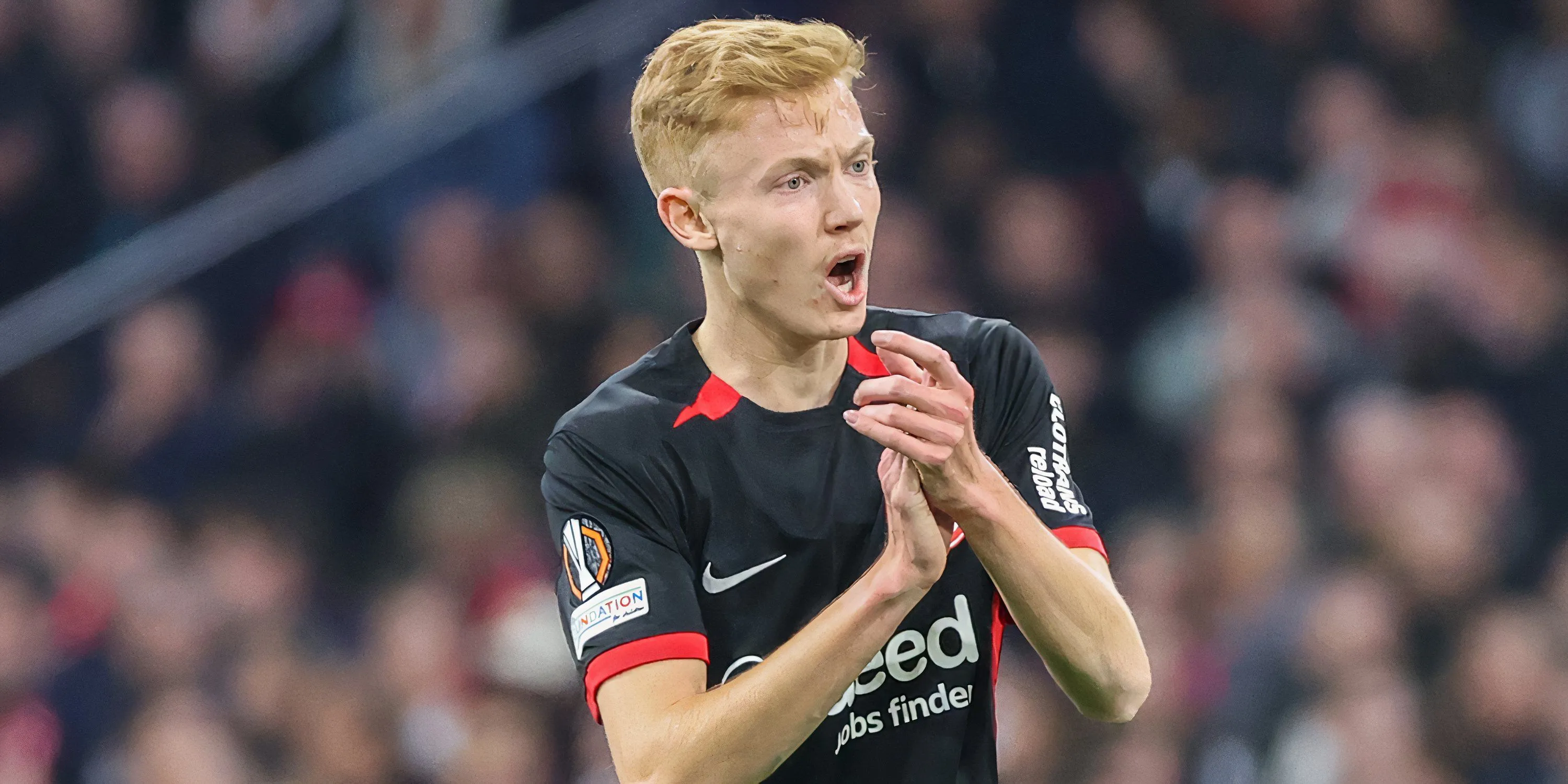 Tiền vệ Hugo Larsson thi đấu tại Bundesliga