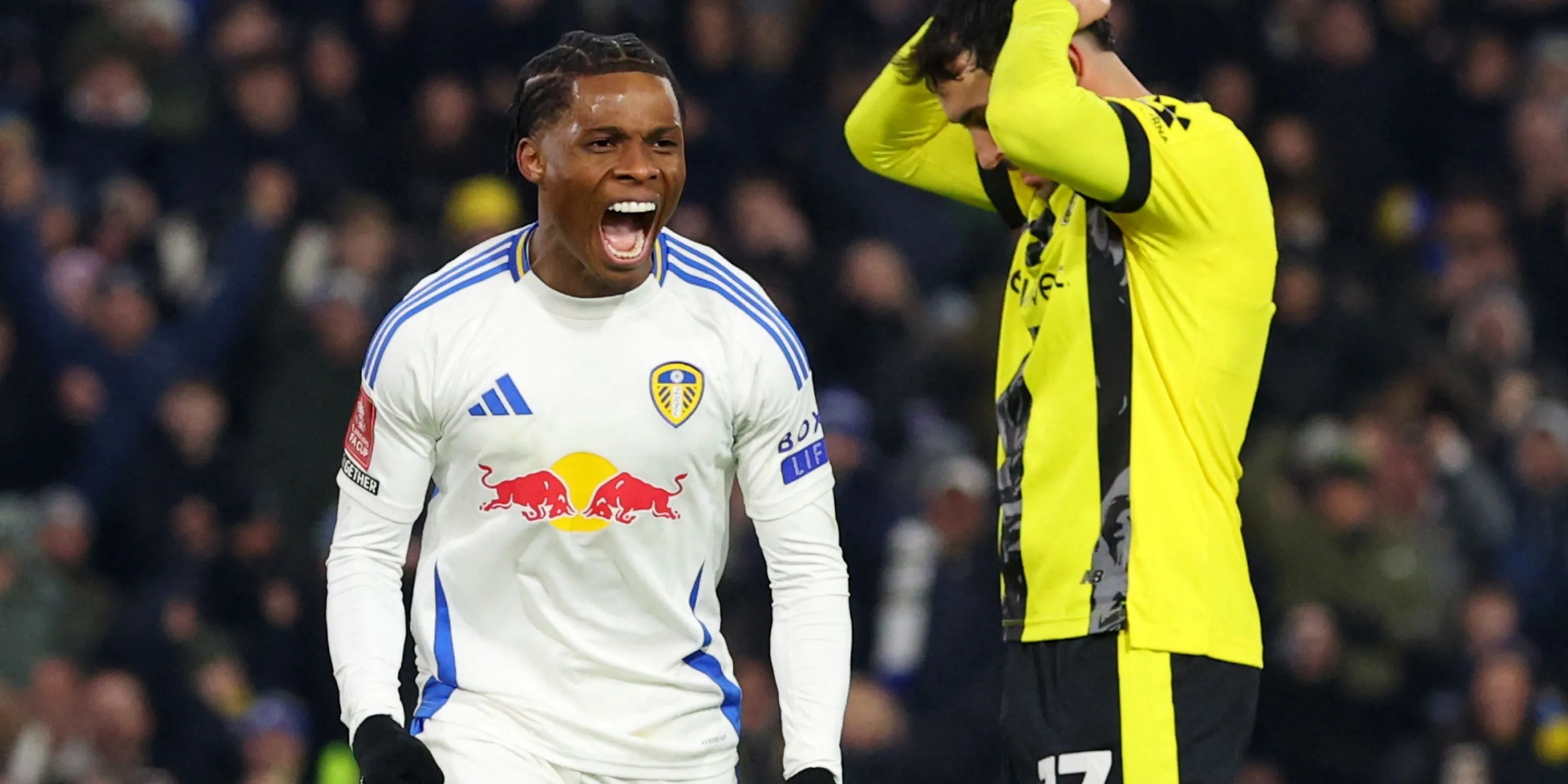Tiền vệ Largie Ramazani trong màu áo Leeds United tại giải Championship