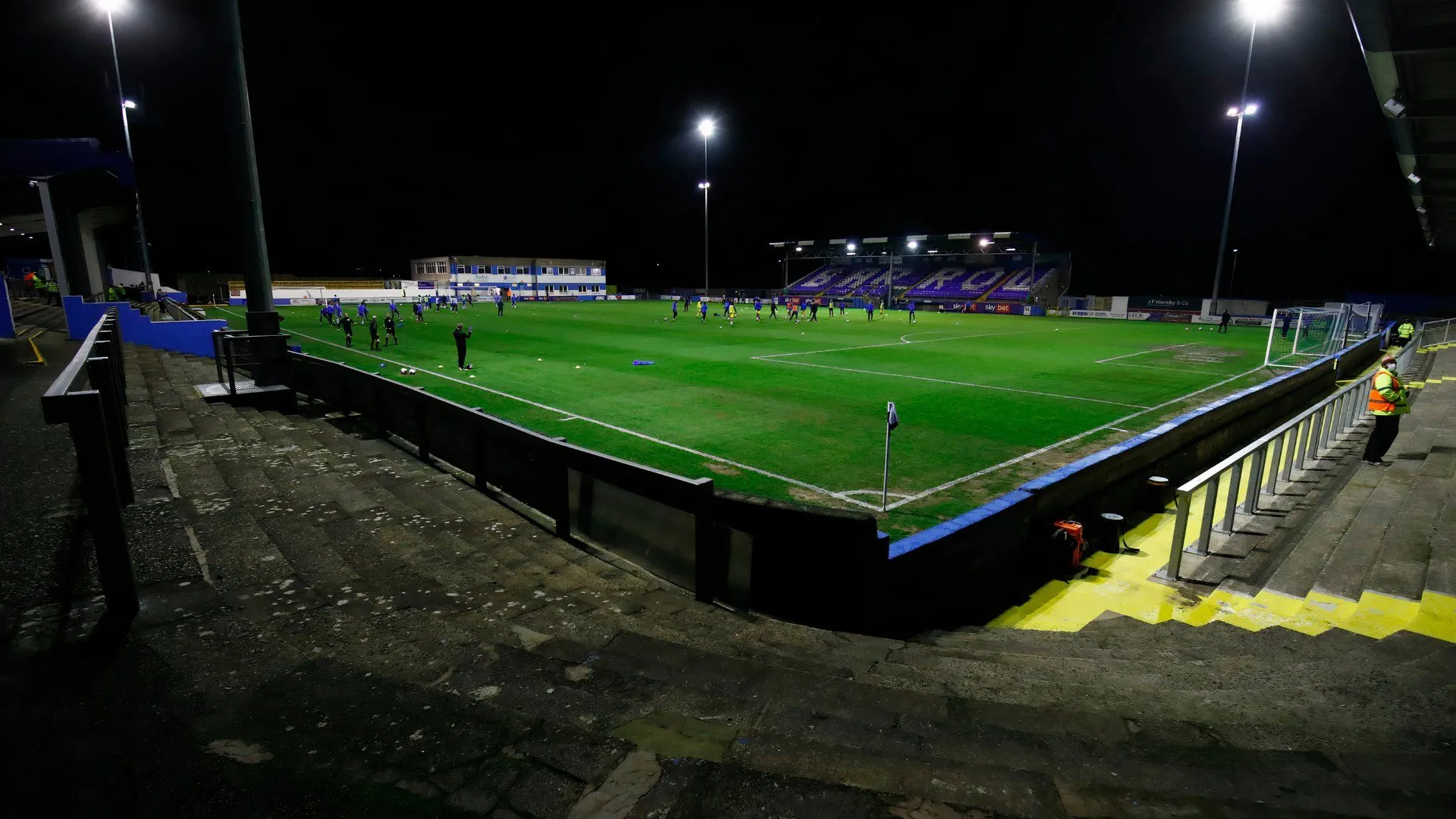 Toàn cảnh Sân vận động Barrow AFC, minh chứng cho quyết tâm trụ vững của đội bóng này ở League Two.