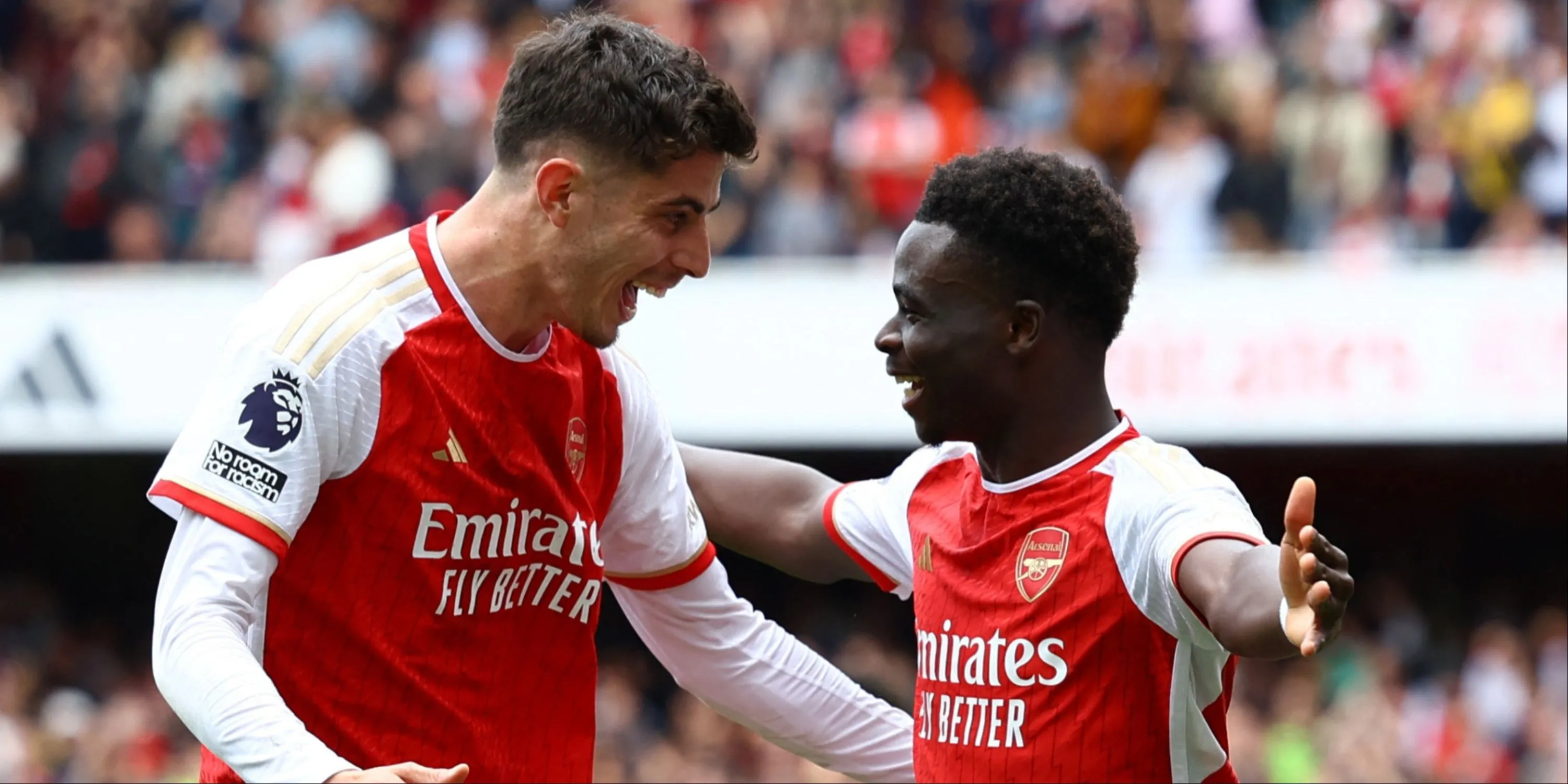 Bộ đôi tiền đạo Kai Havertz và Bukayo Saka của Arsenal cùng nhau ăn mừng bàn thắng, hai ngôi sao có mức lương cao trong đội hình Pháo thủ.