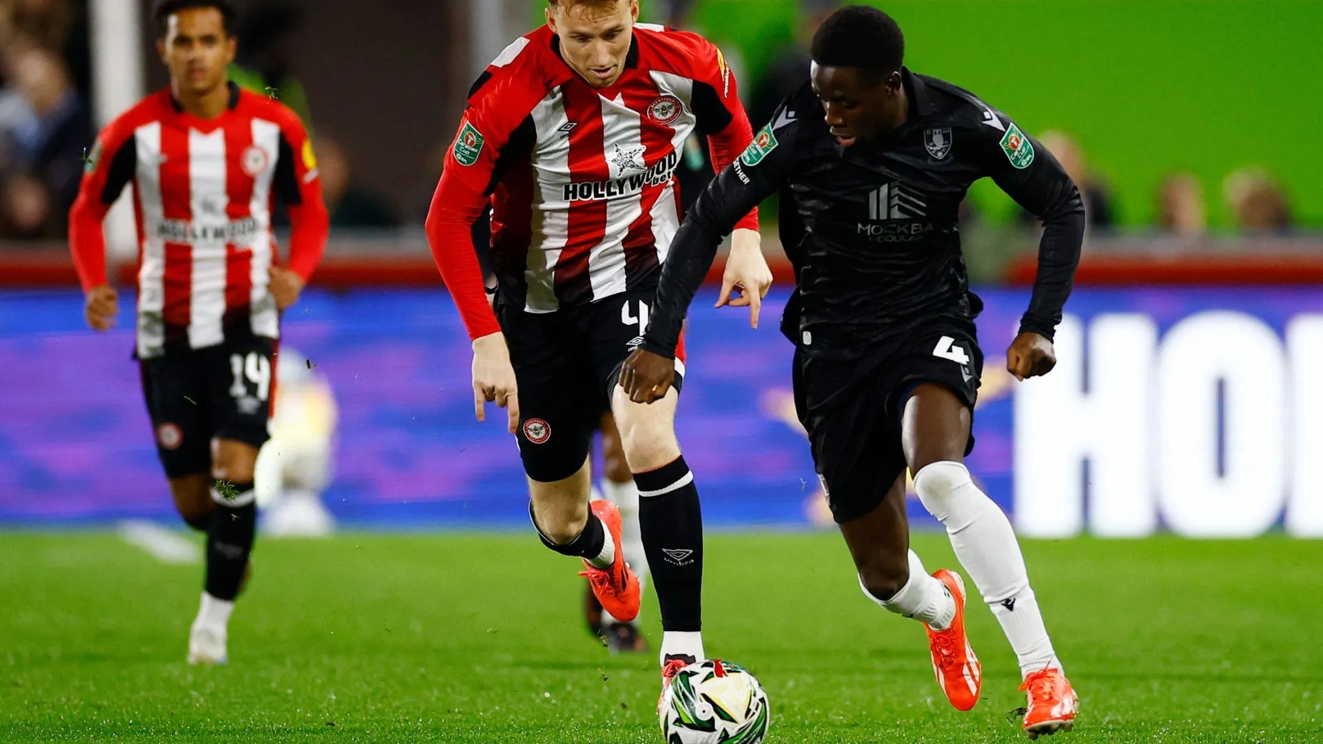 Cầu thủ chạy cánh Djeidi Gassama, người được Sheffield Wednesday bán cho Rangers với giá 2.2 triệu bảng để giải quyết khó khăn tài chính ngắn hạn.