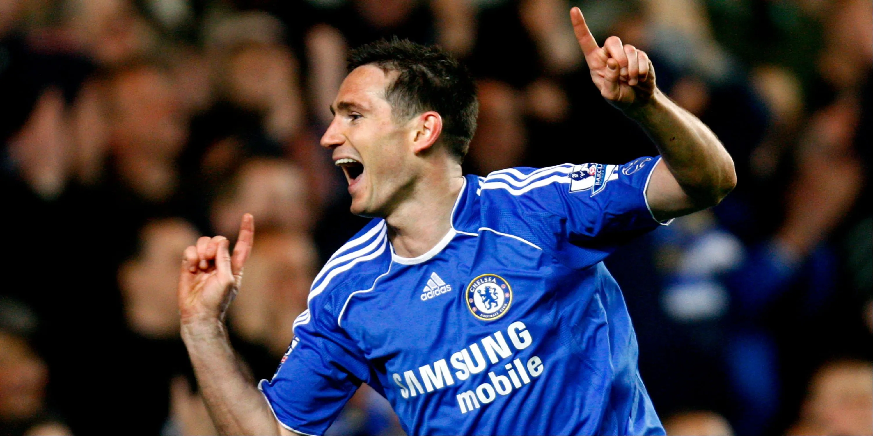 Cầu thủ Chelsea, Frank Lampard, đang thi đấu