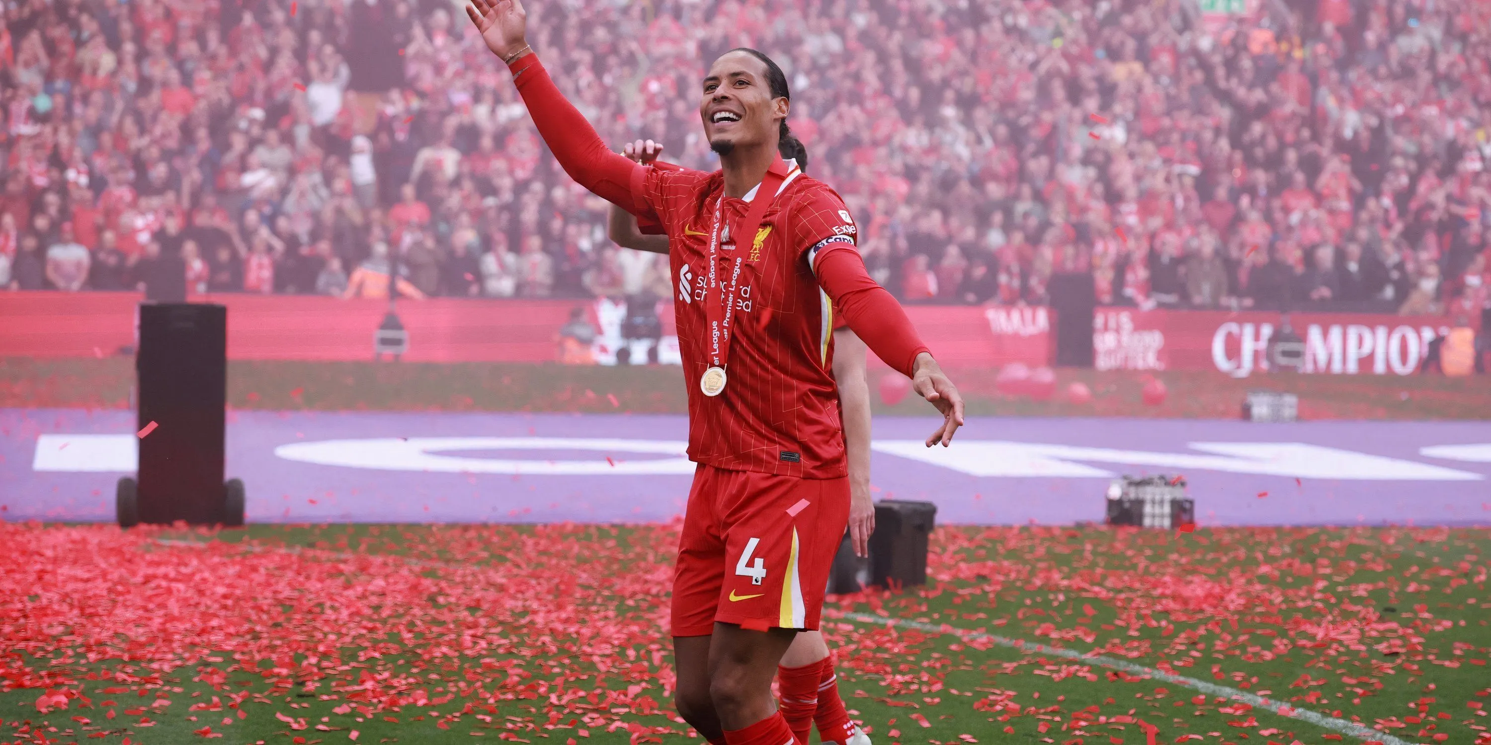 Đội trưởng Virgil van Dijk của Liverpool trong màu áo câu lạc bộ.