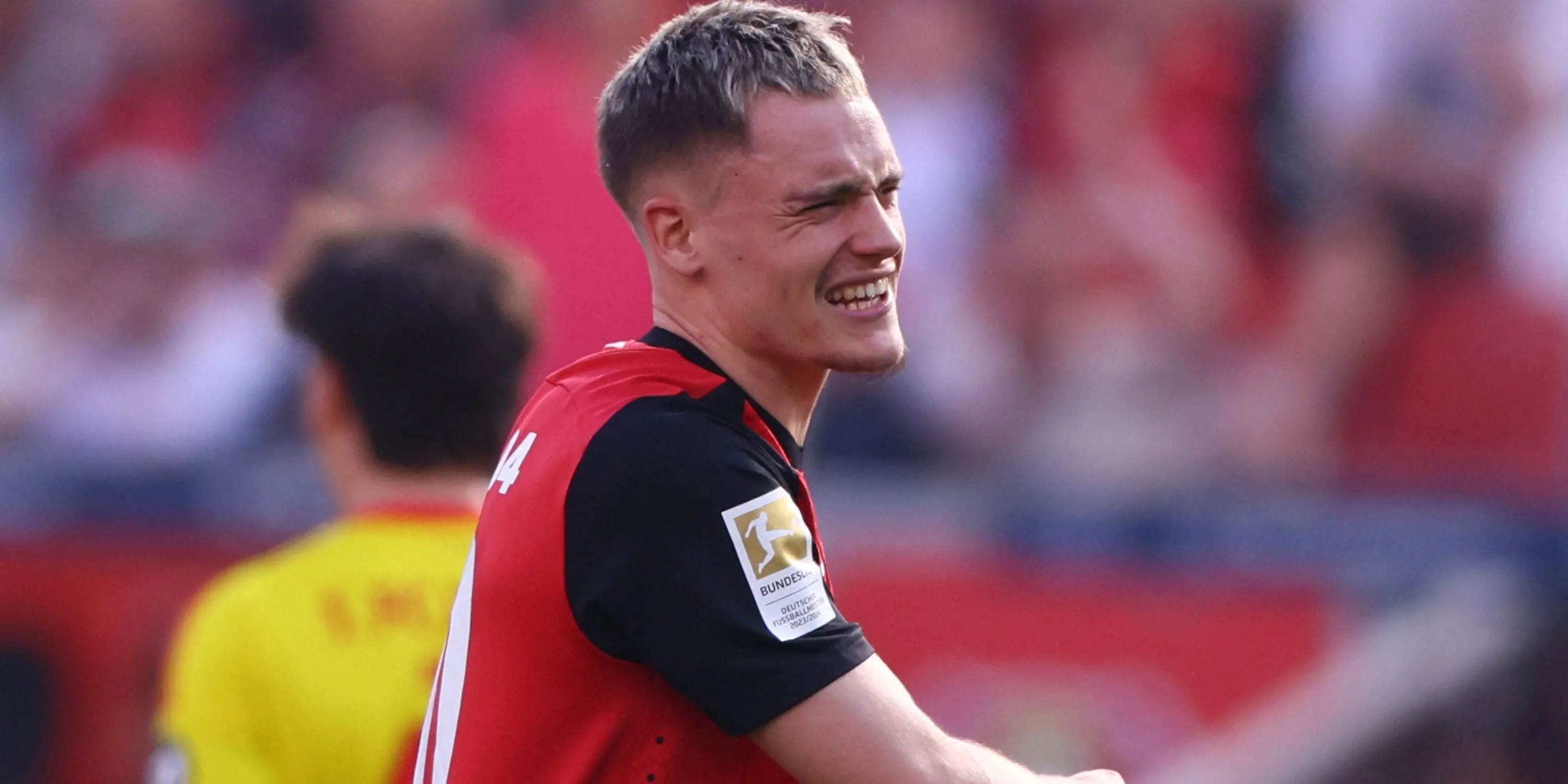 Florian Wirtz, mục tiêu chuyển nhượng tiềm năng của Liverpool, thi đấu cho Bayer Leverkusen.
