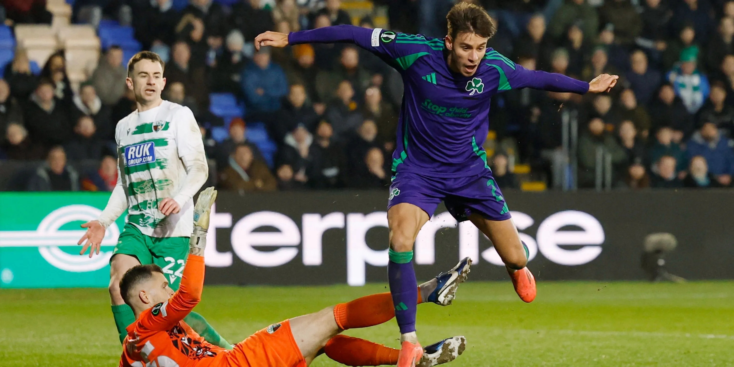 Hậu vệ Georgios Vagiannidis trong màu áo Panathinaikos, mục tiêu hàng đầu của Wolves.