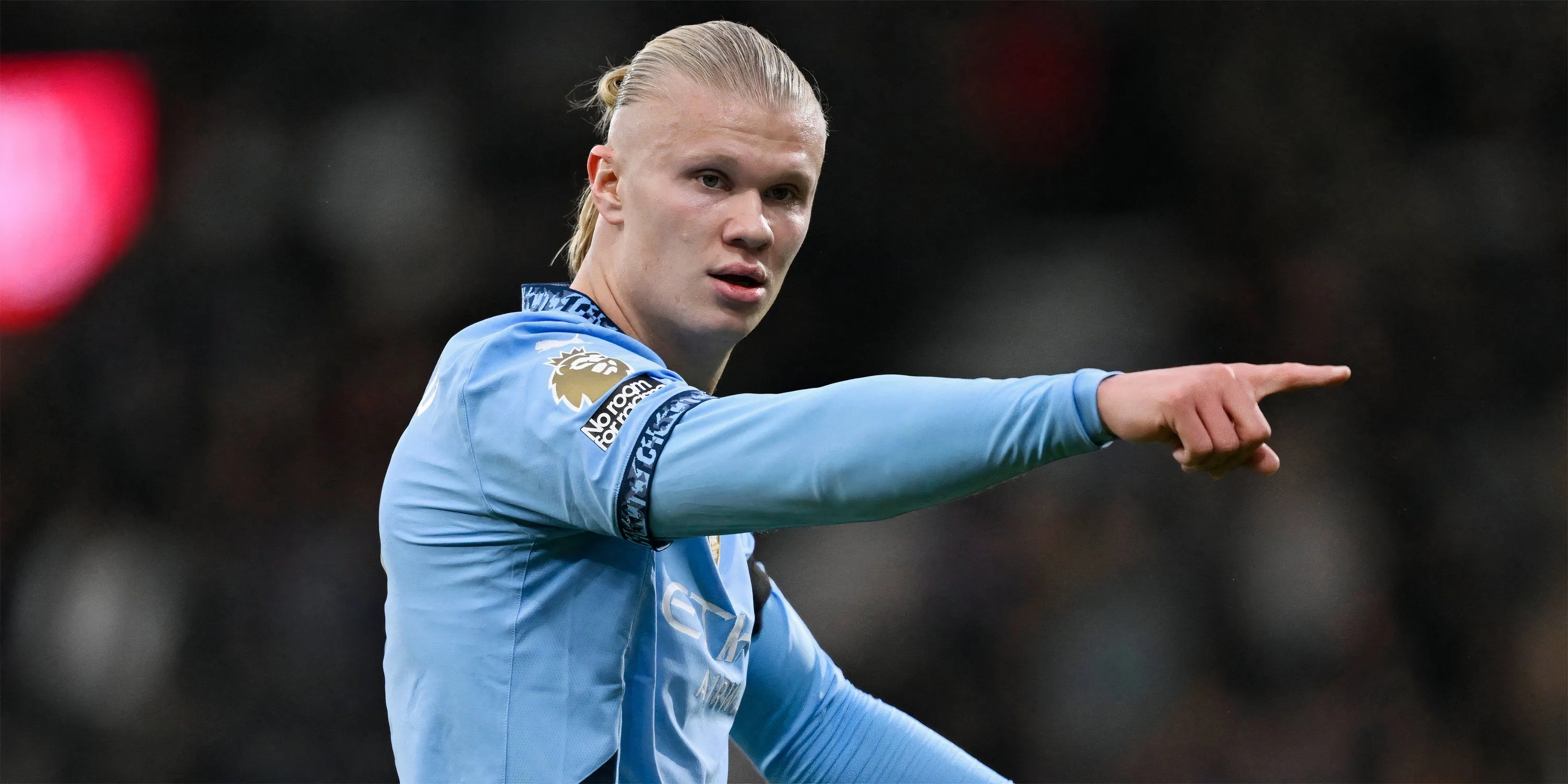 Tiền đạo Erling Haaland của Manchester City trong một pha bóng