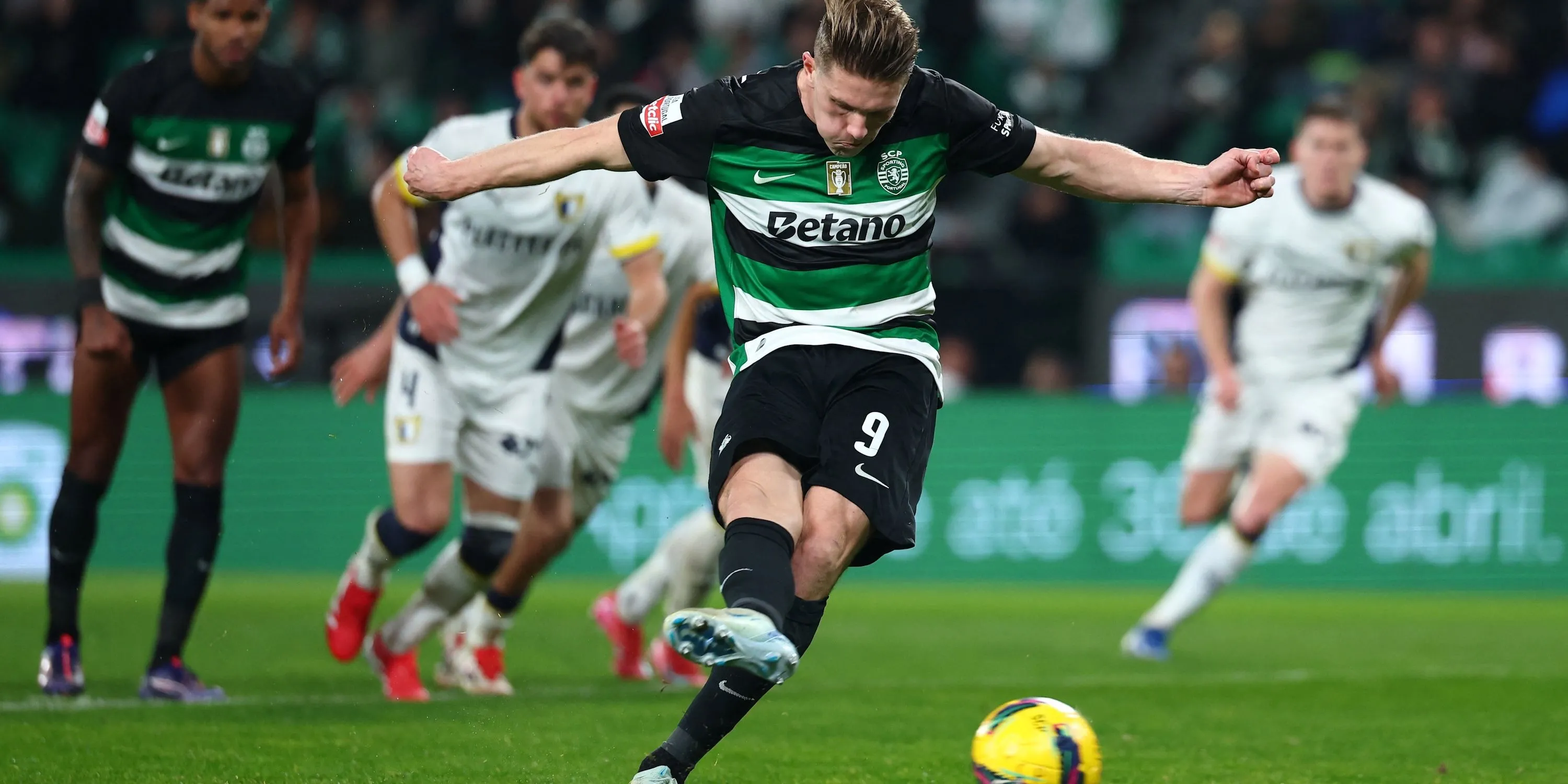 Tiền đạo Viktor Gyokeres của Sporting CP thi đấu, hình ảnh liên quan đến heatmap và khu vực hoạt động trên sân.