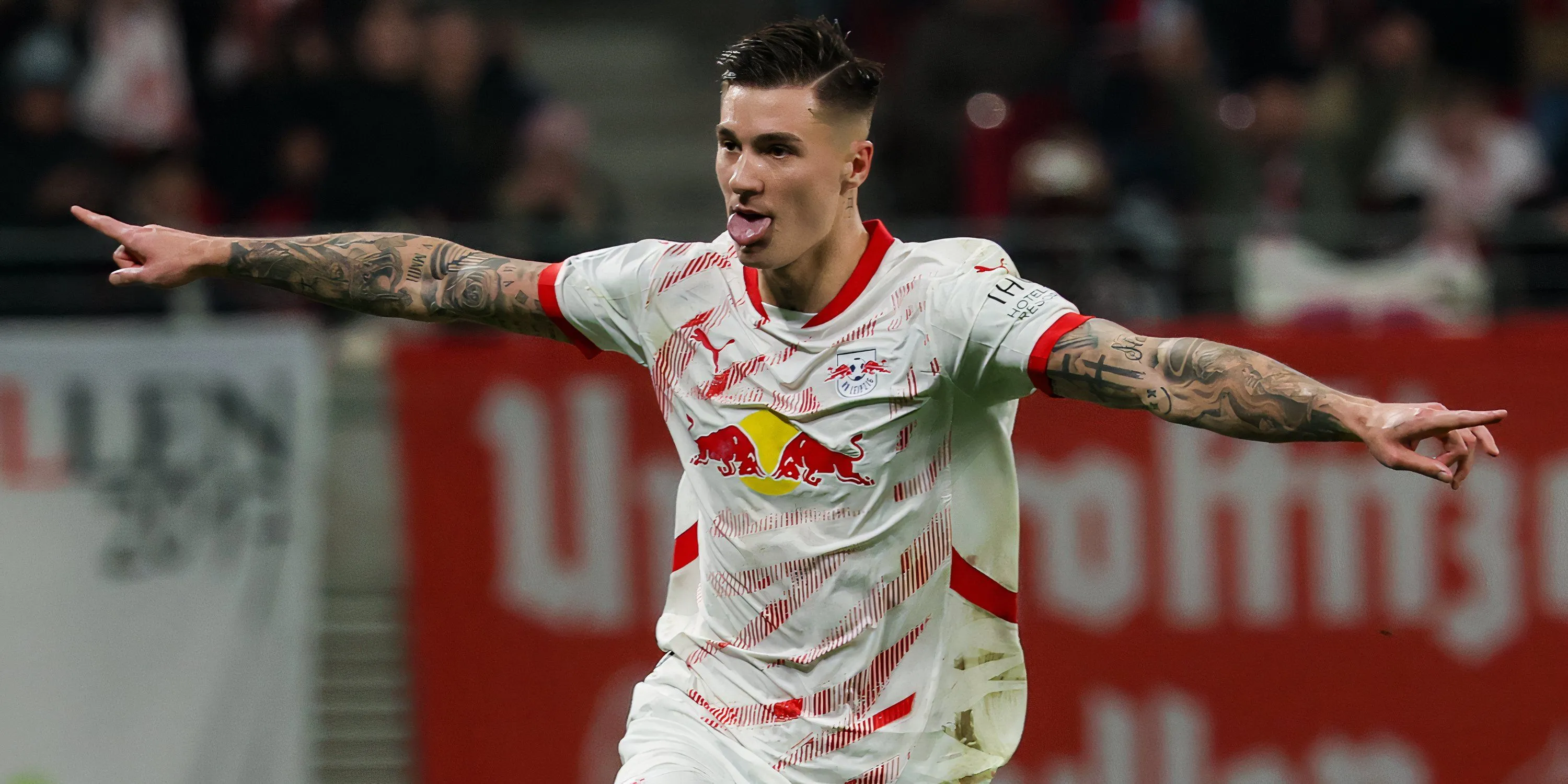 Benjamin Sesko ăn mừng bàn thắng cho RB Leipzig, cầu thủ đang đứng trước ngã ba đường chuyển nhượng