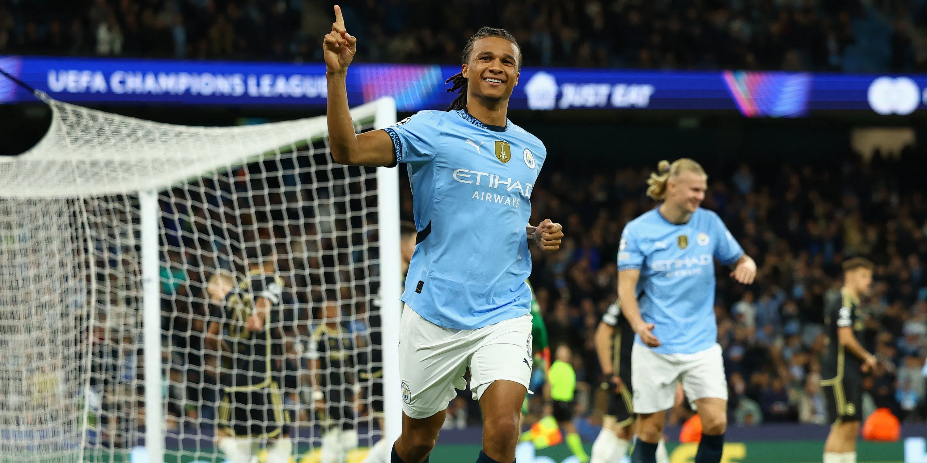 Nathan Ake trong màu áo Manchester City, mục tiêu chuyển nhượng của Newcastle