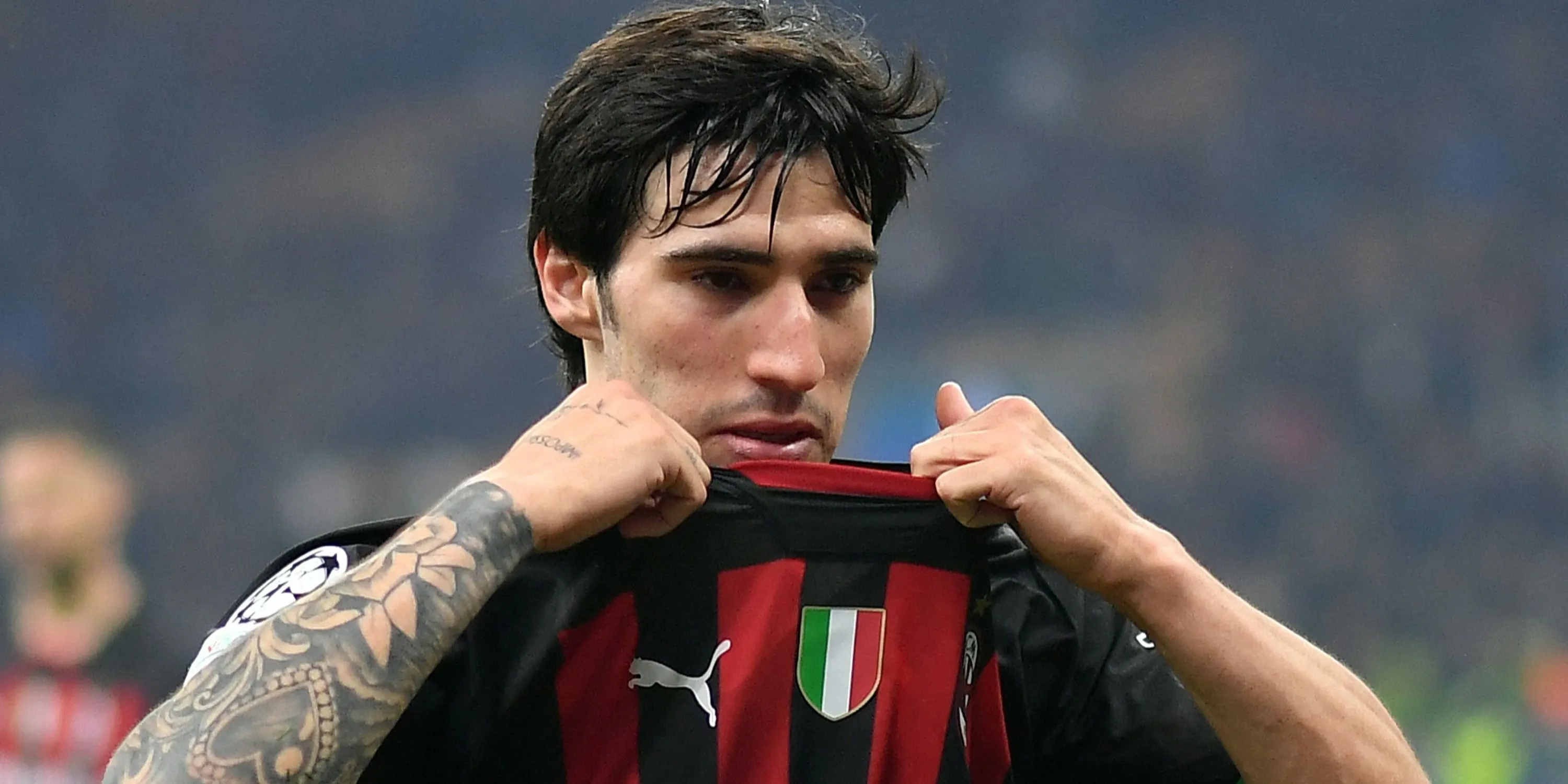 Sandro Tonali thi đấu cho AC Milan tại Serie A trước khi chuyển đến Newcastle