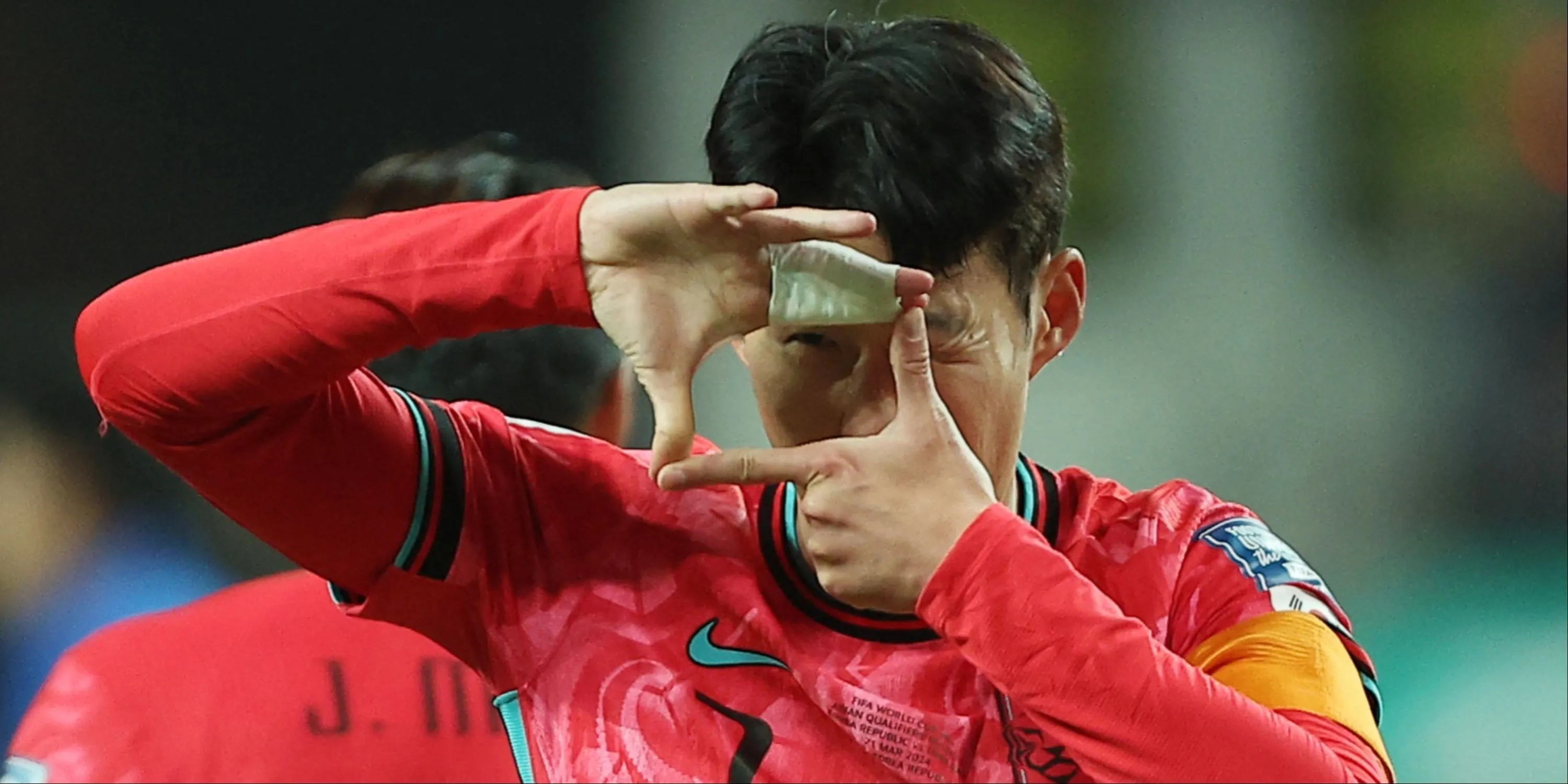 Son Heung-min ăn mừng bàn thắng trong màu áo đội tuyển Hàn Quốc