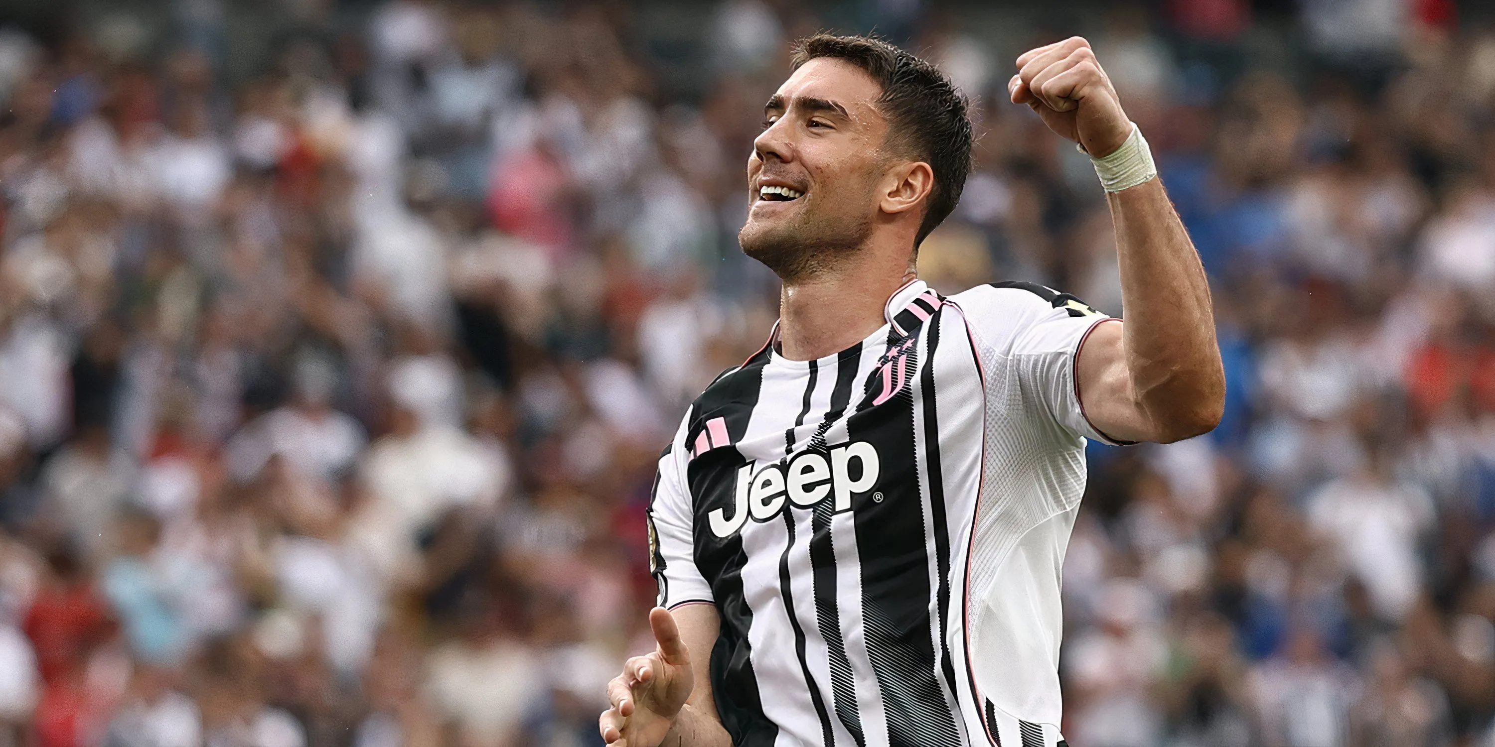 Tiền đạo Dusan Vlahović trong màu áo Juventus, mục tiêu chuyển nhượng của Liverpool