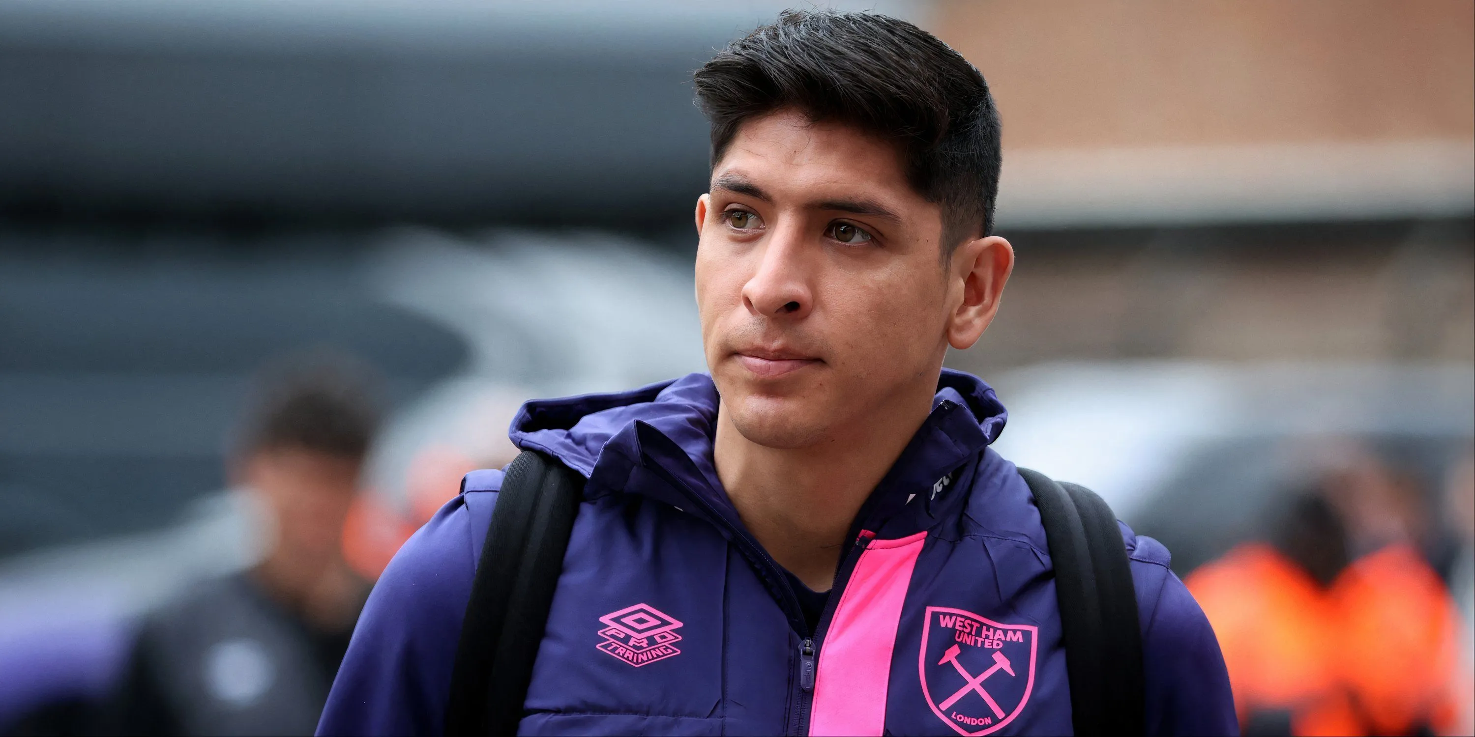 Tiền vệ Edson Alvarez của West Ham trong một trận đấu