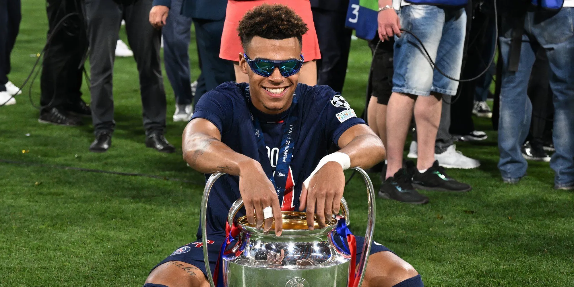 Desirè Doué trong áo PSG, thể hiện kỹ năng chạy cánh đầy tinh tế và sáng tạo