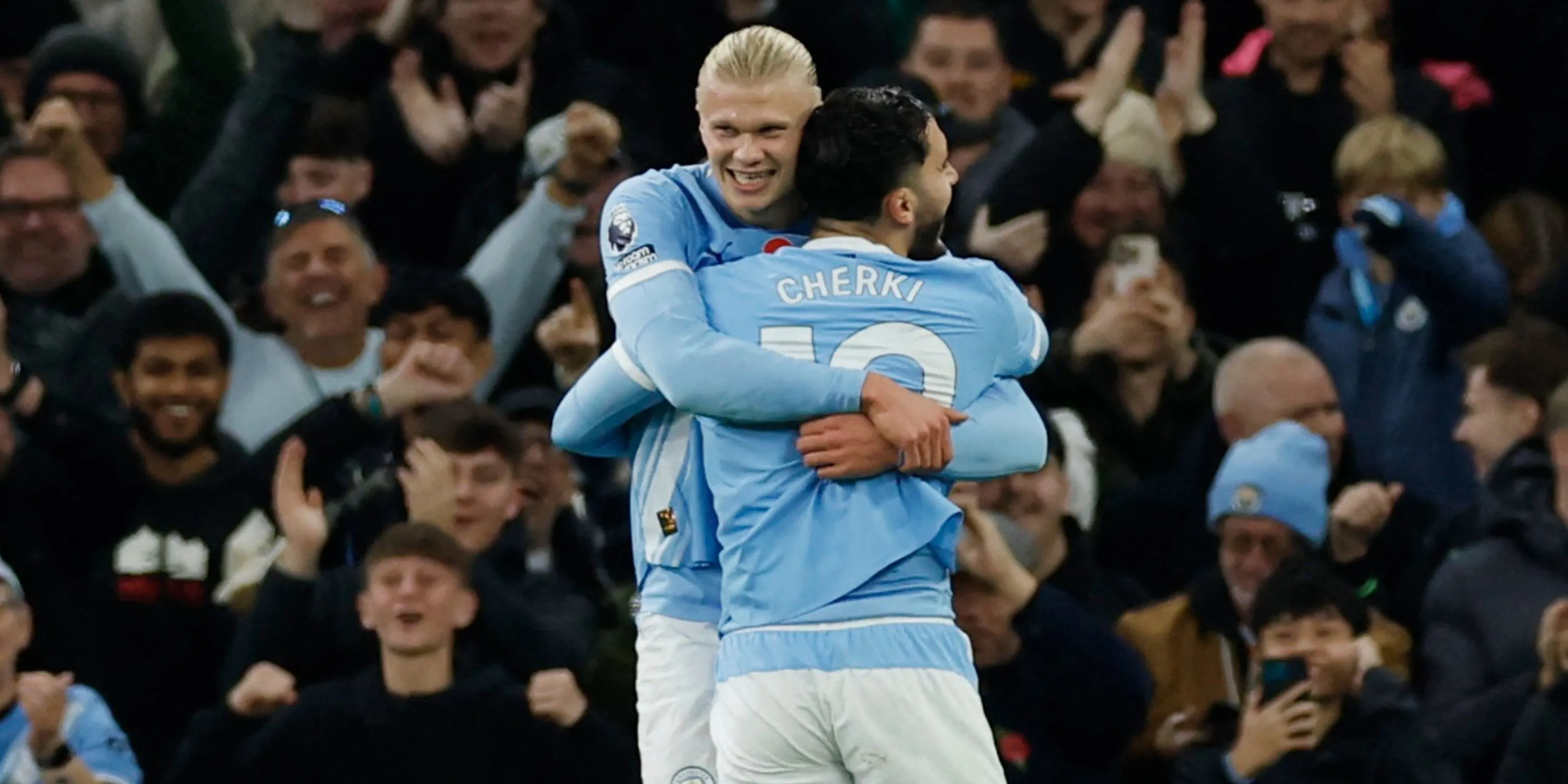 Erling Haaland ăn mừng bàn thắng cùng Rayan Cherki trong trận Manchester City vs Bournemouth