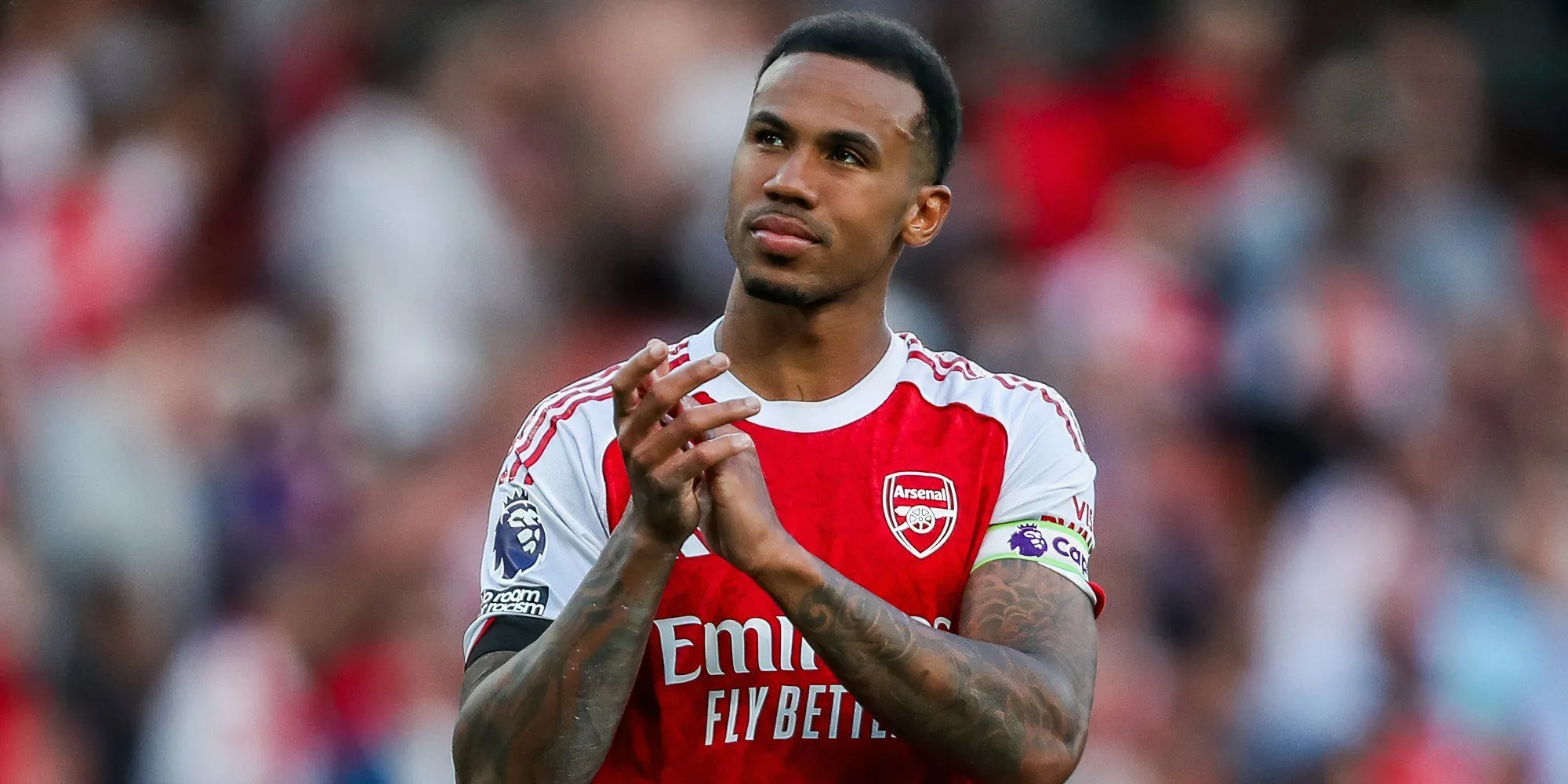 Gabriel Magalhães trong trang phục Arsenal, thể hiện khả năng phòng ngự vượt trội của cầu thủ Brazil