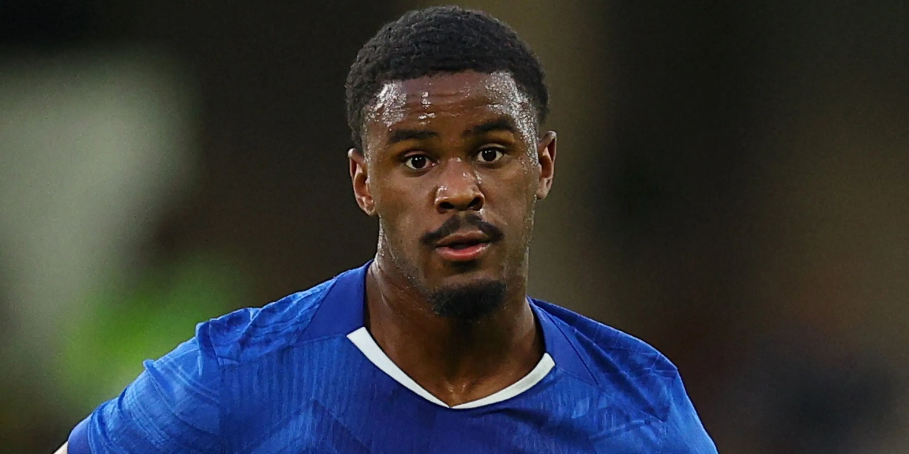 Jorrel Hato trong màu áo Chelsea, hậu vệ trẻ từ học viện Ajax có kỹ thuật xuất sắc