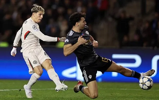 Leandro Andrade ghi bàn cân bằng cho Qarabag trước Chelsea.