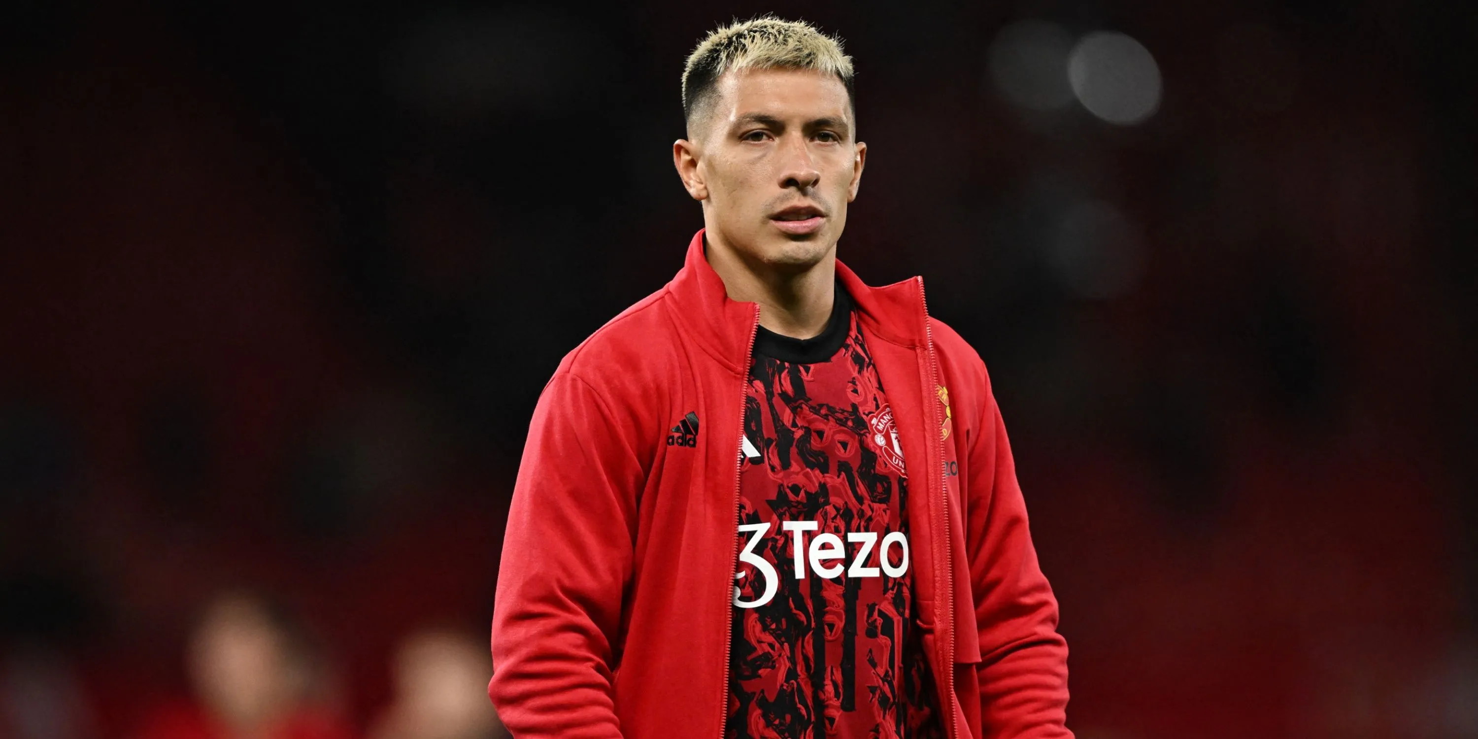 Lisandro Martinez sắp được tái sử dụng ở vị trí hậu vệ trái giữa sân cho Manchester United