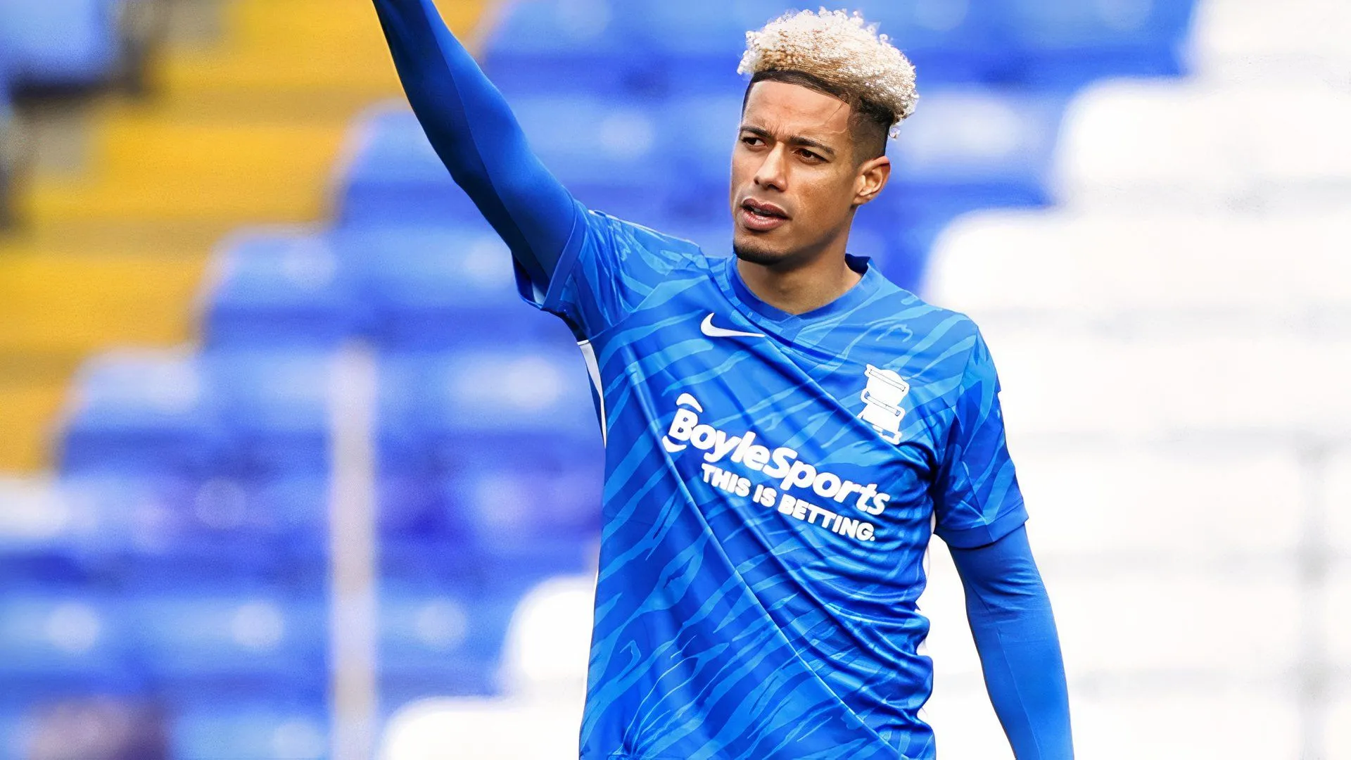 Lyle Taylor tại Birmingham City, cựu tiền đạo Championship ủng hộ sự bổ nhiệm Ian Holloway