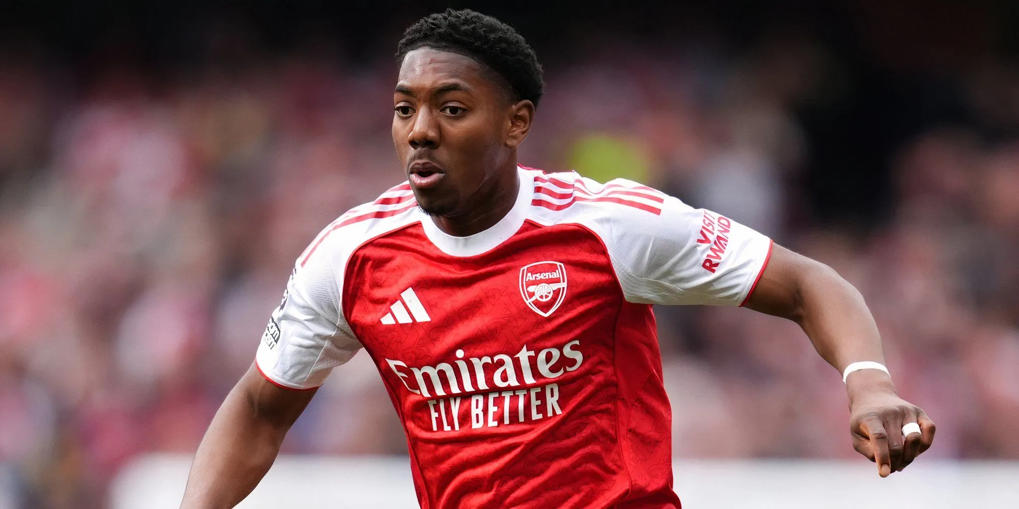 Myles Lewis-Skelly thi đấu cho Arsenal, hậu vệ cánh trẻ Anh xuất sắc nhất Ngoại Hạng Anh