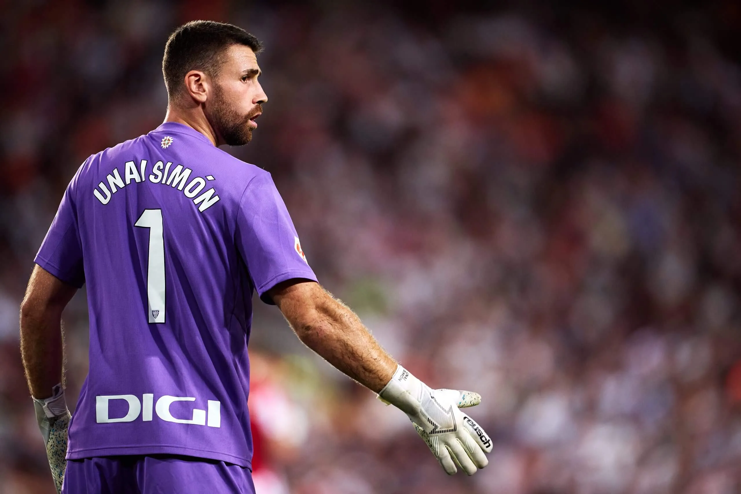 Simon là thủ lĩnh trong khung gôn và là biểu tượng cho niềm tự hào xứ Basque